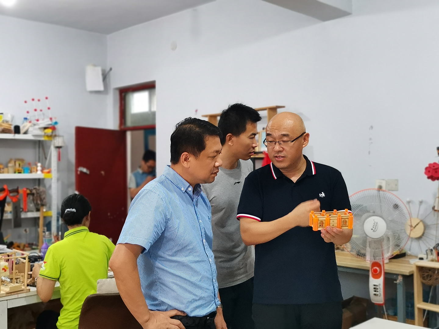 东方盛鼎资本联合创始人叶总（左一）