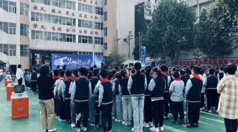 鲁班木创/飞乐普航空亮相郑州伏牛路小学科创节